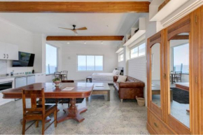 Upscale Cliffside Studio with Ocean Views North Bondi